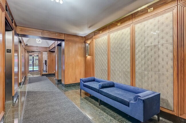 400 E Ohio St Unit 801