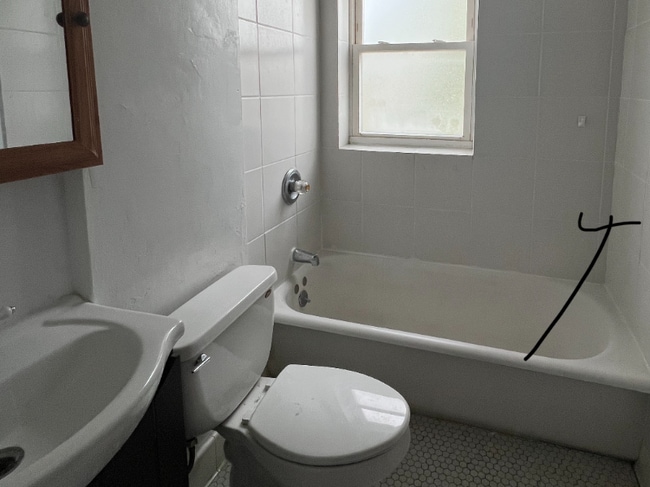 Photo - 1141 Bellevue Ave Unit D