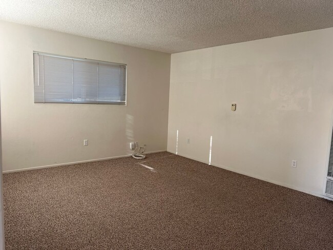 Photo - 1392 Bolton Dr