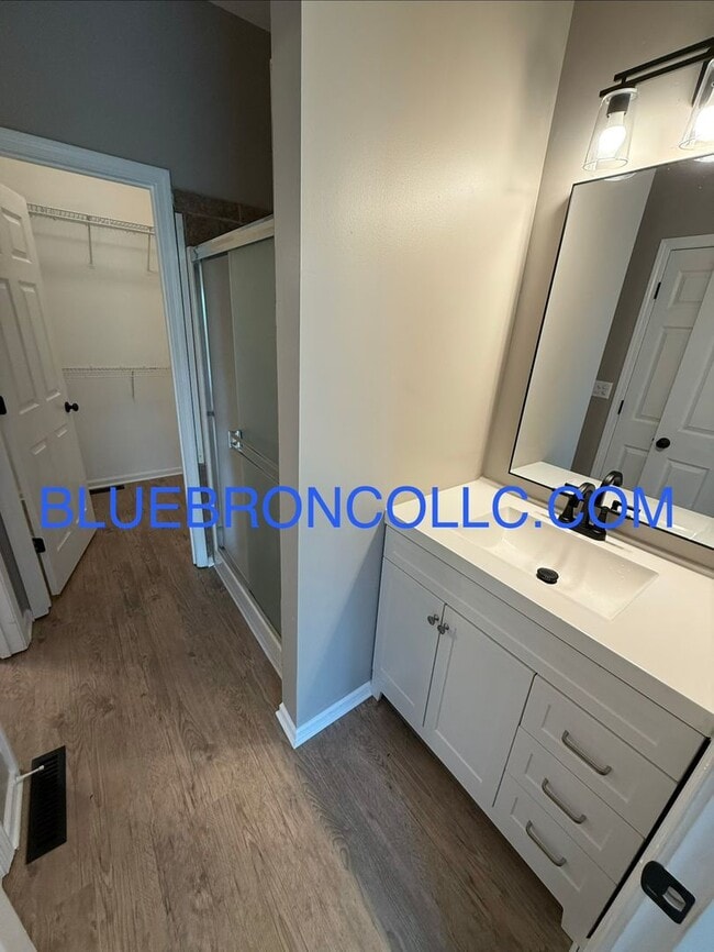 Photo - Completely renovated 3 bedroom unit with modern finishes and beautiful views.