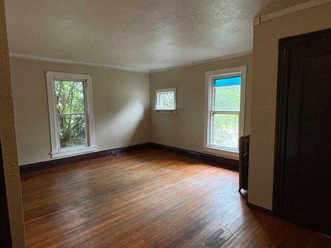 Building Photo - 310 Maple Ave Unit 4