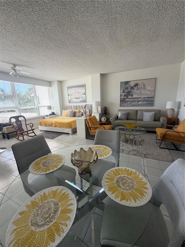 Photo - 4925 Collins Ave Unit 2D