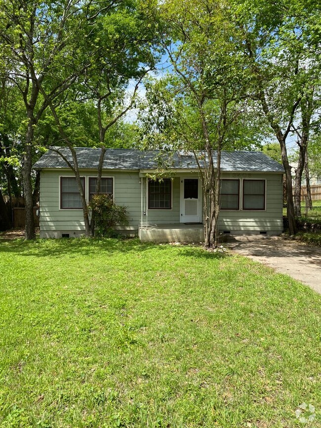 Building Photo - Funky East Side 2 Bedroom Rental