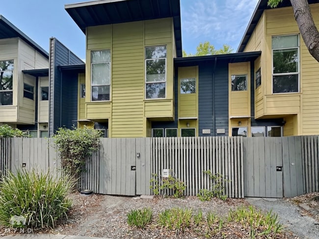 Building Photo - 1222 32nd St