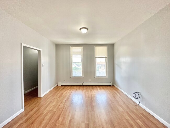 Photo - 335 Scott St