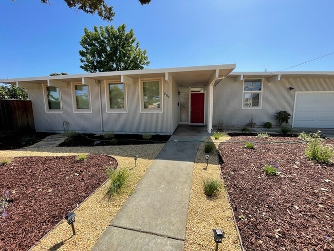 Building Photo - Gorgeous Upgraded Home Available Now!