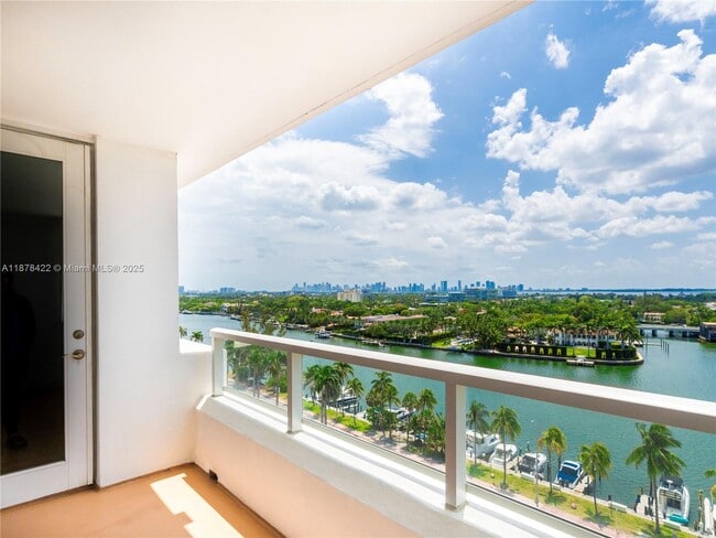 Building Photo - 5005 Collins Ave Unit 1105 Rental