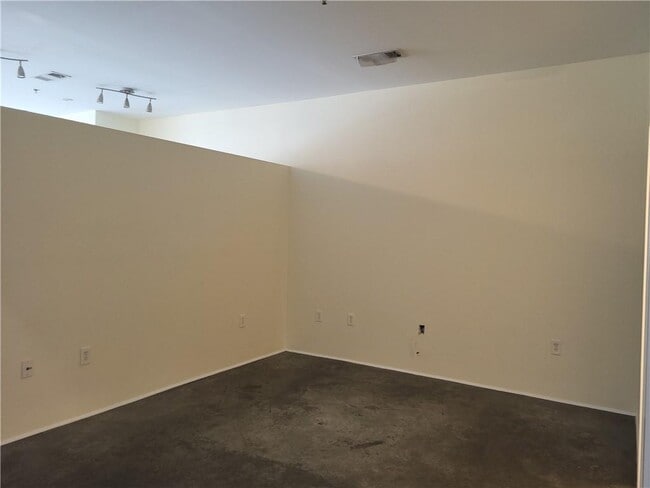 Photo - 560 Dutch Valley Rd NE Unit 2205