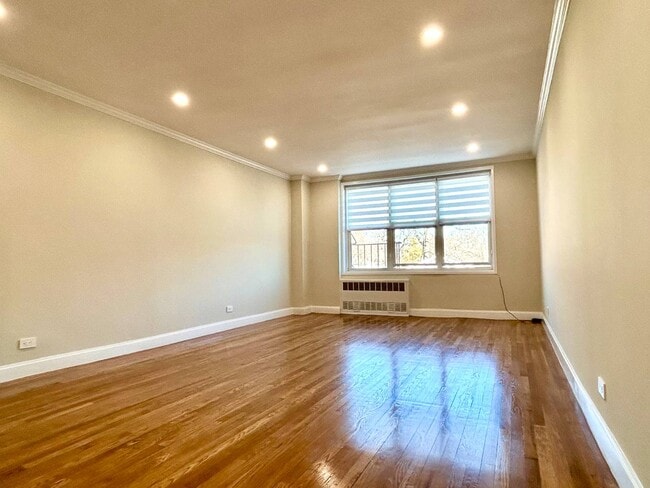 Building Photo - 5730 Mosholu Ave Unit 3C