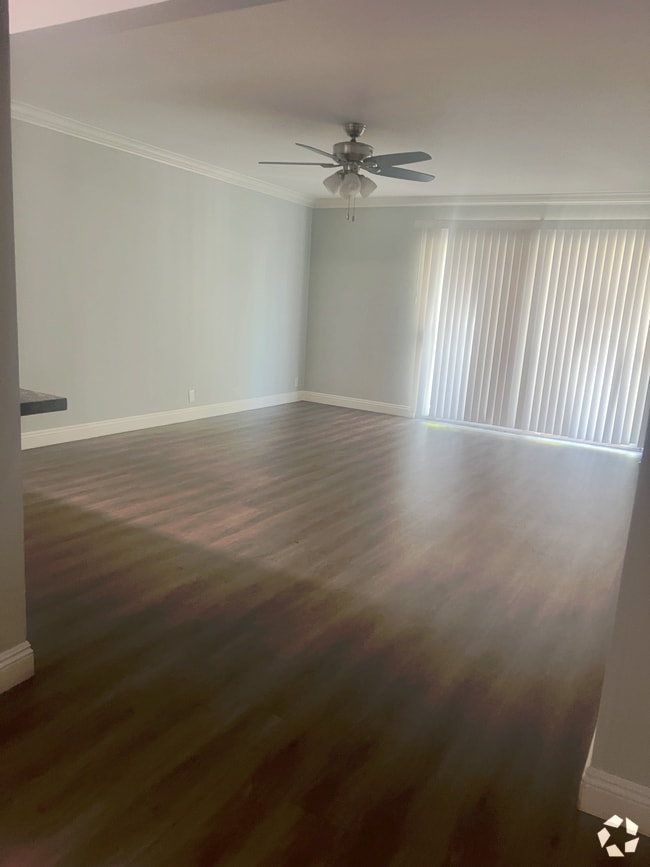 Building Photo - 5460 White Oak Ave Rental
