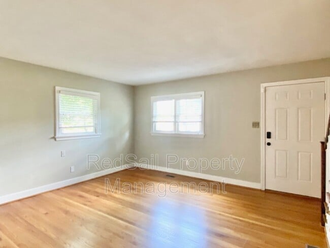 Photo - 1343 Sheppard Ave