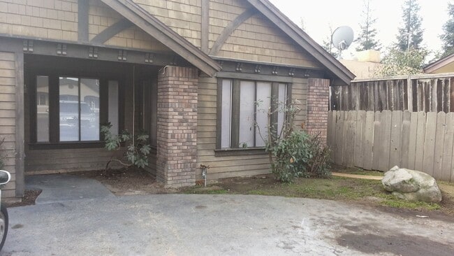 Building Photo - 3805 W Meadow Ave Unit 3805 W Meadow Ace