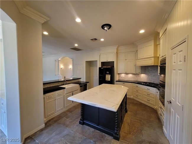 Building Photo - 9338 Wilderness Glen Ave Rental