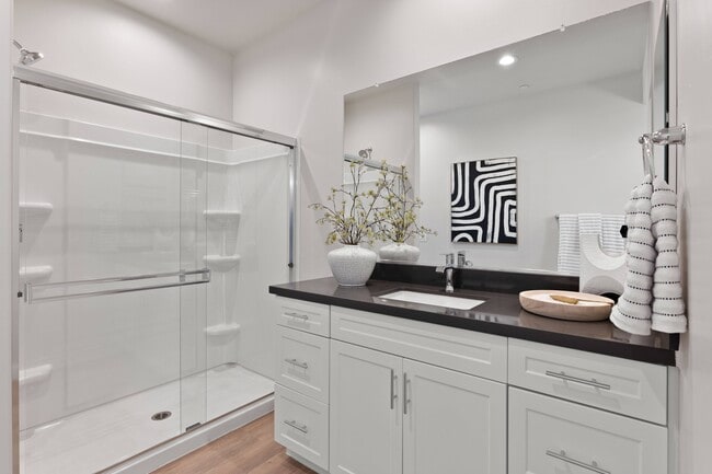 2BR, 2BA - 1,006SF