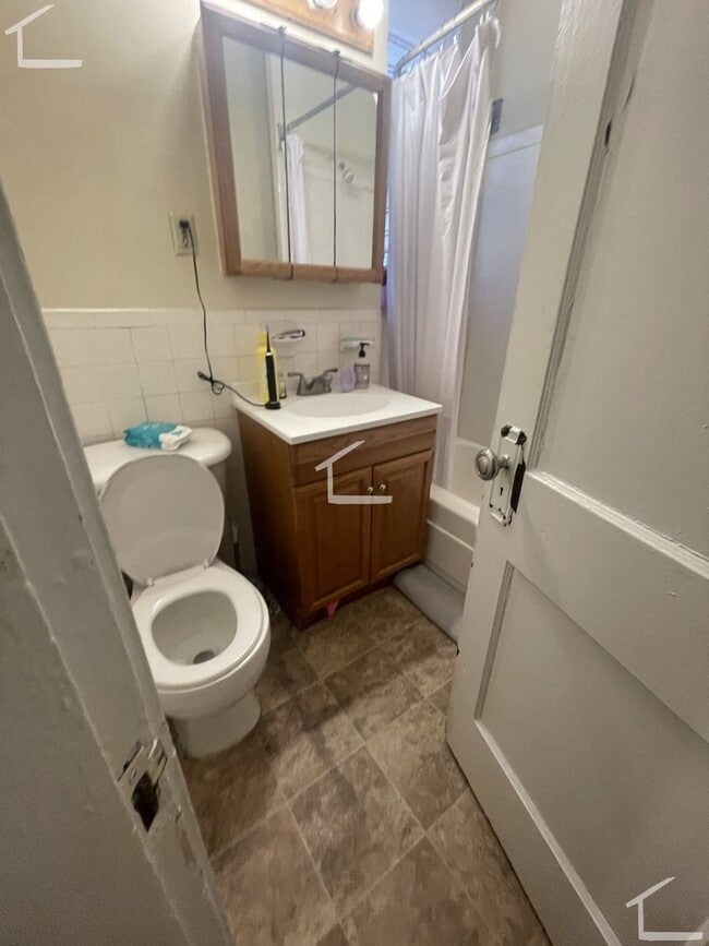 Photo - 9/1 No fee! Spacious 1BR in Allston near Green Line, heat inc!
