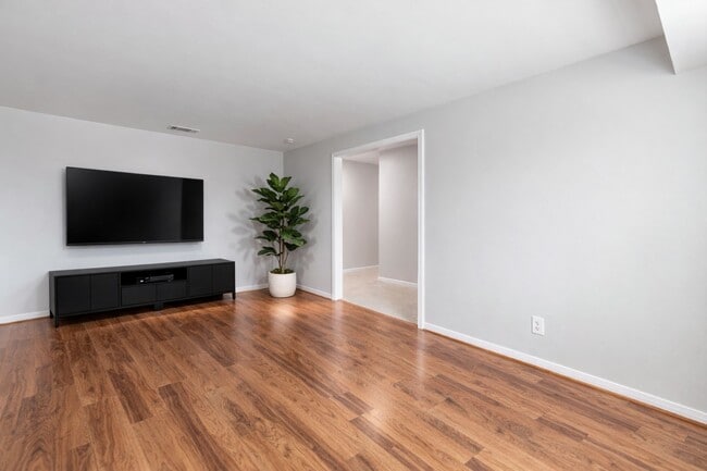 Photo - 5758 Greencraig Dr