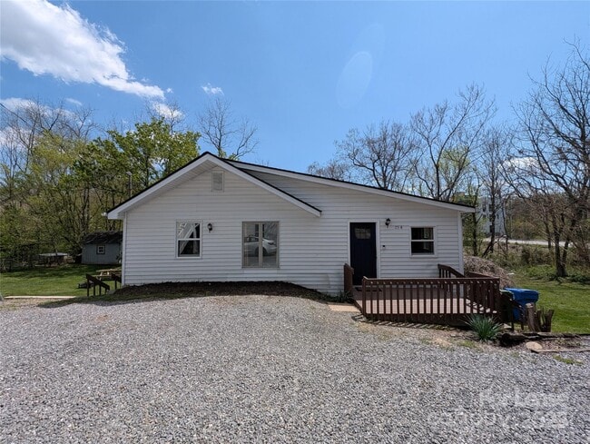 Building Photo - 25.5 Woodrow Ave