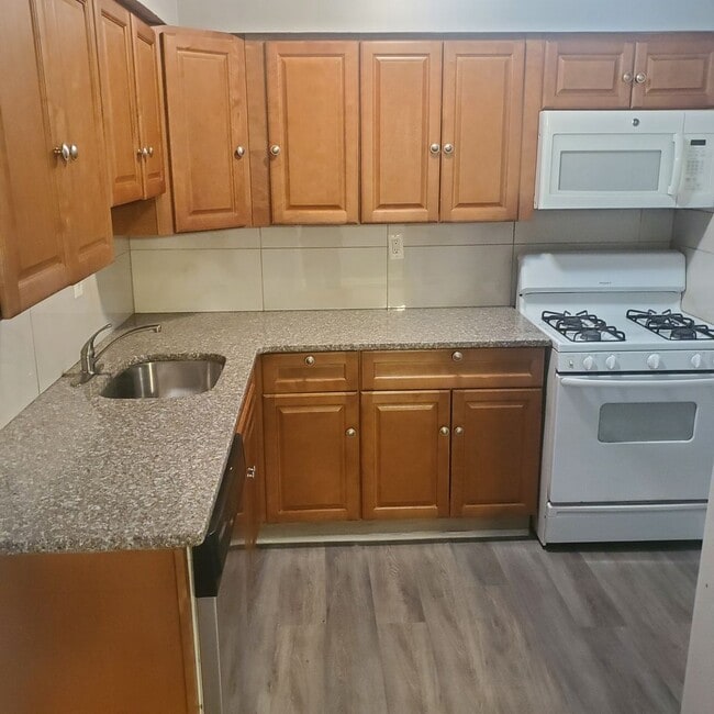 567 Allengrove St Unidad 2nd Floor