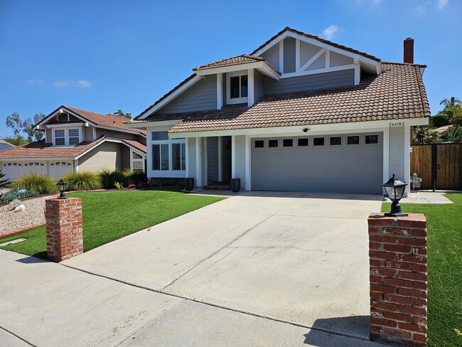 Building Photo - Pool Home 4 Bedroom