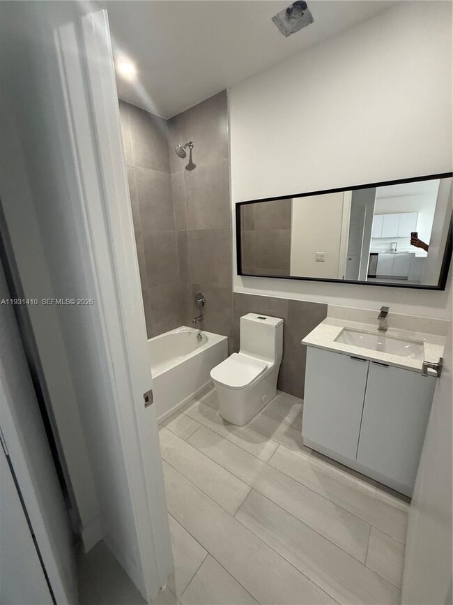 Photo - 1091 E 17th St Unit 301