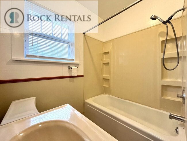 Photo - 2 Bed 1 Bath House in Quiet Neighborhood