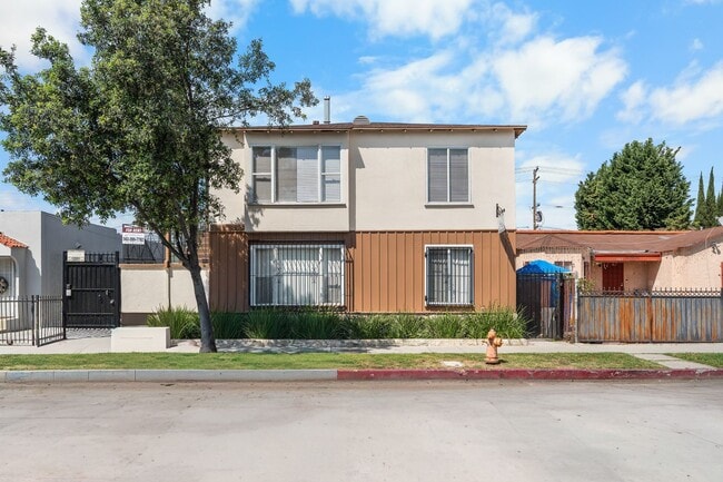 Building Photo - 1887 Locust Ave Unit 4