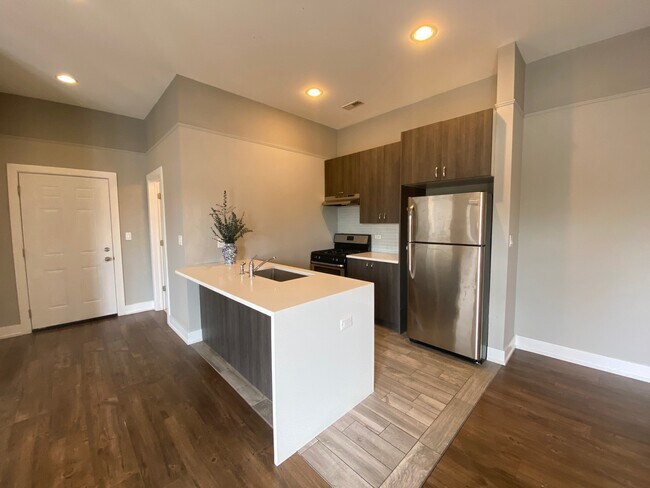 Photo - 5911 N Northwest Hwy Unit 205