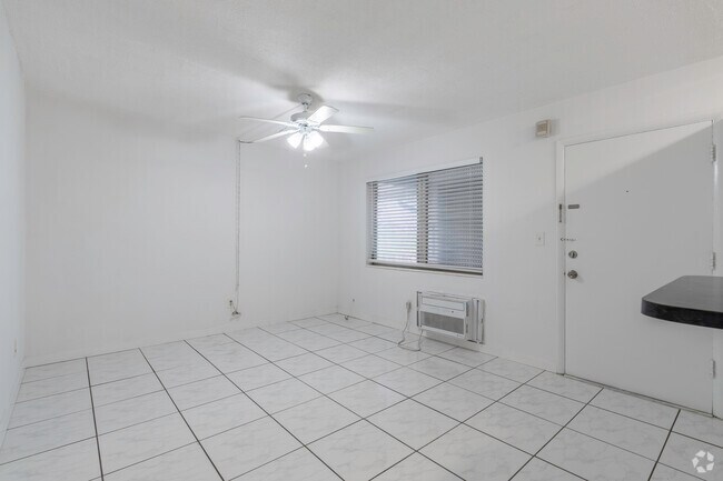 1BR, 1BA - 415SF - Living/Dining Room