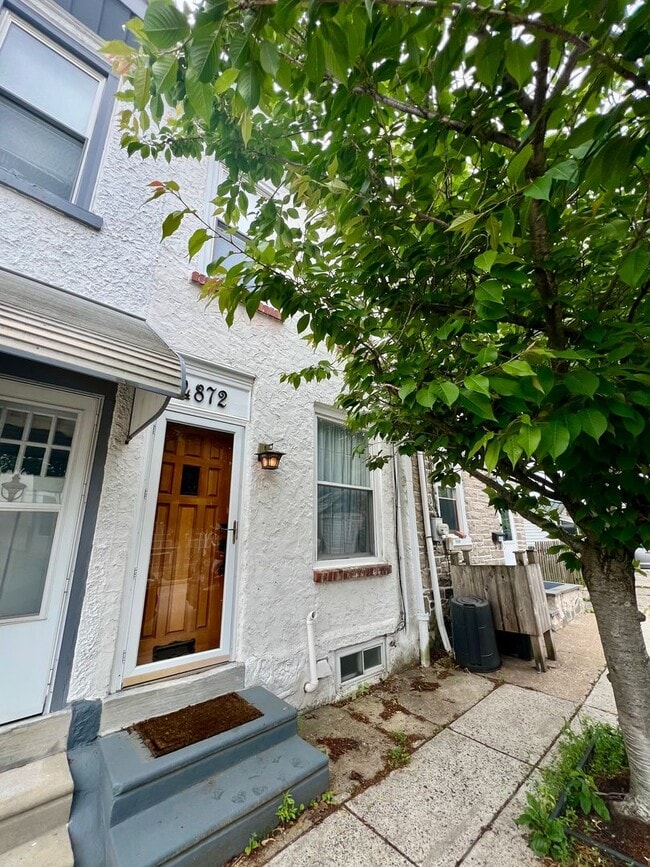 Building Photo - Stunning 2-Bedroom Townhouse in Manayunk! Available NOW!