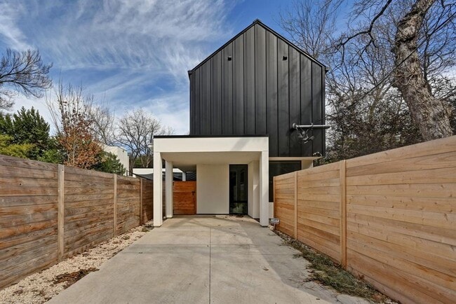 Photo - 1709 Willow St