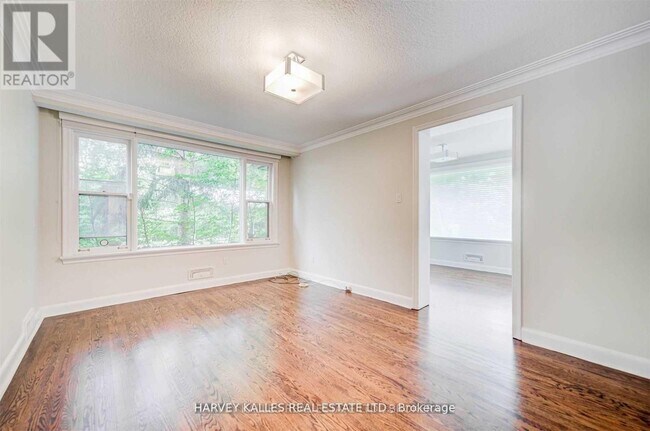 Photo - 209 Lytton Blvd