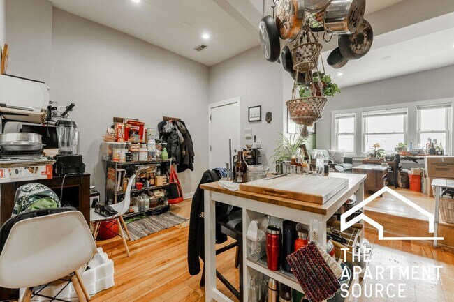 3216 W Augusta Blvd Unidad 2