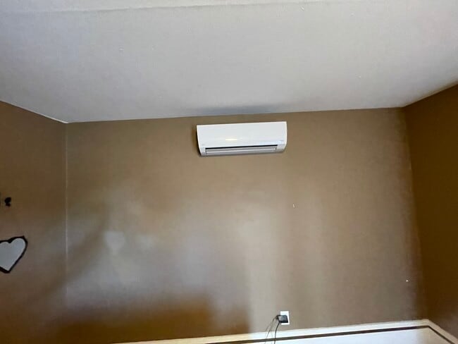 Photo - 160 Webber Ave Unit 4