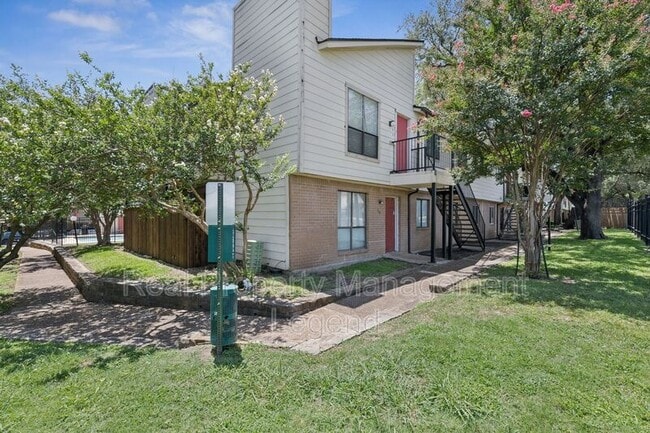 Building Photo - 6646 E Lovers Ln Rental