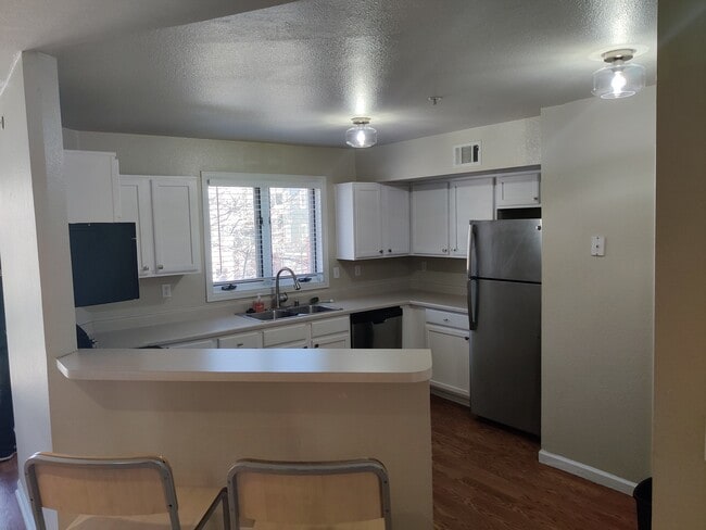 Photo - 1320 S Monaco Street Pky Unidad 2