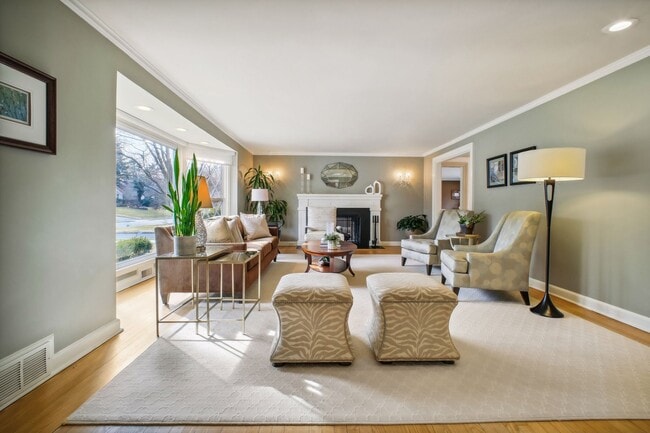Photo - 71 Whiteoak Dr