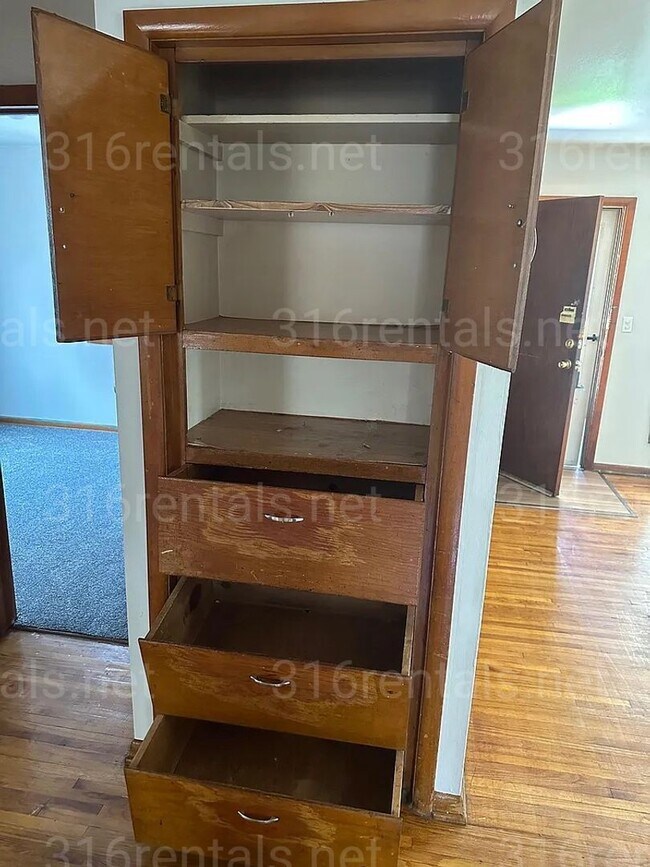 Photo - $1,025 - 4 bedroom / 1 bathroom - Single F...