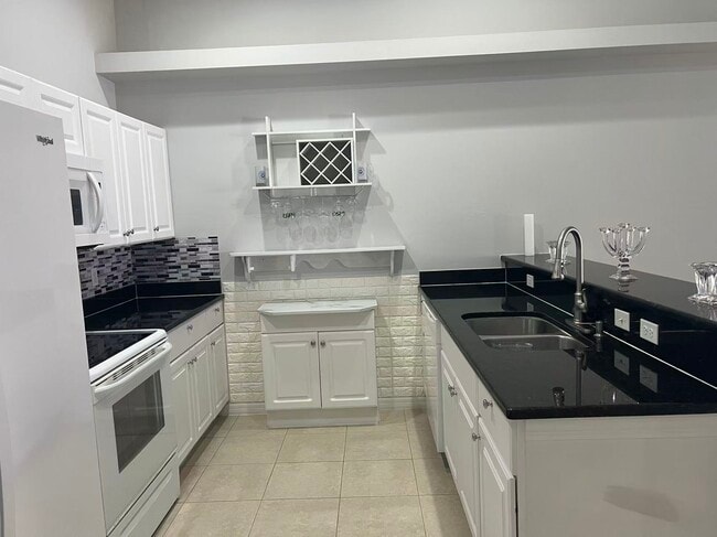 Photo - 922 SE 8th St