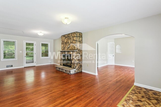 Photo - 3412 W 9th St N