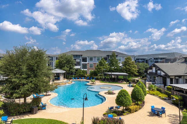 The Oaks at Techridge apartments — community photo