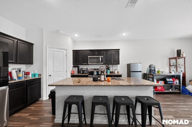 Photo - 318 Dove Creek Ln