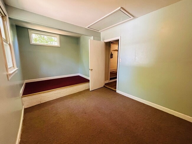 Photo - Fabulous 3 bedroom 2 bathroom Ranch home in Lawndale Homes area in NW Greensboro. Huge yard.