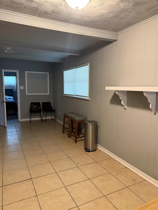 Photo - 328 Garland St