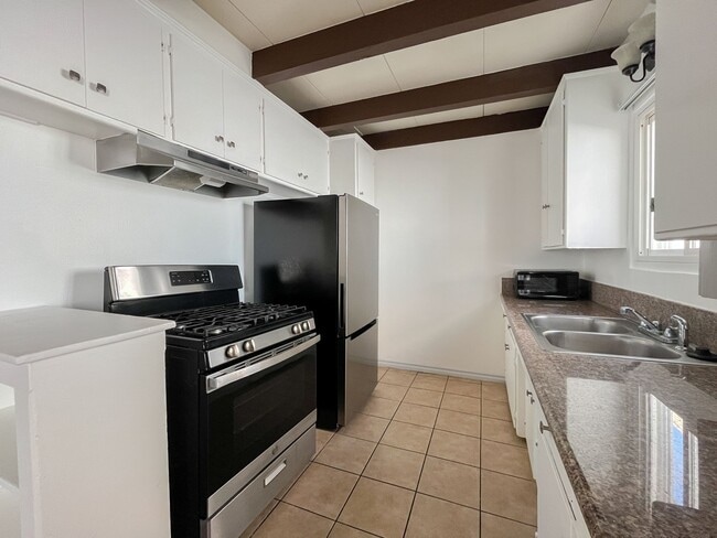 3216 W 99th St
