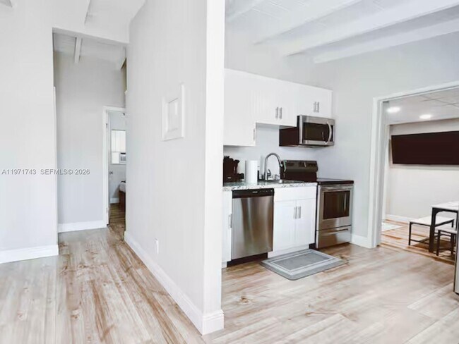 Photo - 308 NE 8th Ct