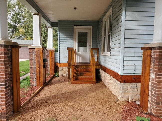 Building Photo - 13th Street Duplex Unit Lower