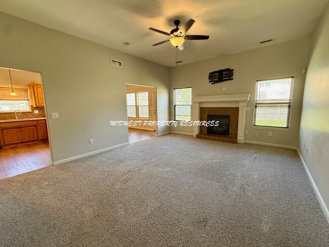 Photo - Beautiful 3 Bed, 2 Bath Ranch Home with Fireplace & Fenced Yard in Grandview!