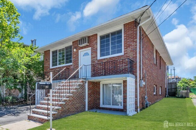Photo - 287 Smith St