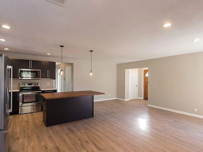 Photo - "Charming 3-Bed, 2-Bath Retreat with 1,690 Sq Ft of Comfort in Kansas City!"