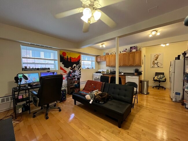 Building Photo - 1559 Beacon St Rental
